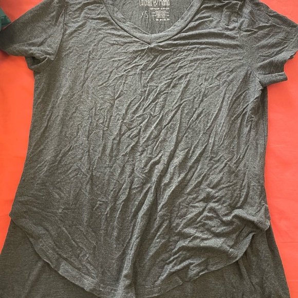 Latched mama XS shirt bundle. - Picture 5 of 8